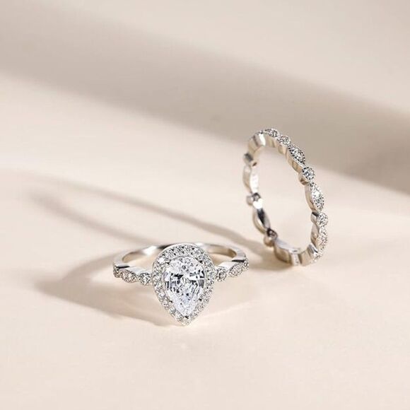 925 Sterling Silver 1.5CT Simulated Diamond Teardrop Cubic Zirconia Wedding Ring - Picture 3 of 4